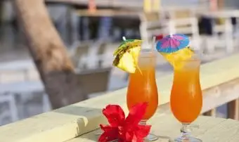 Doniczki bezalkoholowe dziurkacz