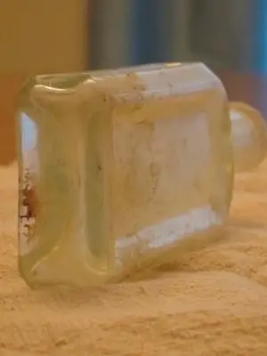 Boden einer antiken Flasche