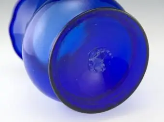 Marchio Pontil su antico vaso in vetro soffiato. Foto per gentile concessione di Retro Art Glass, retroartglass.com