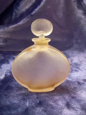 R. Lalique n. 508 bottiglie di profumo in vetro raro