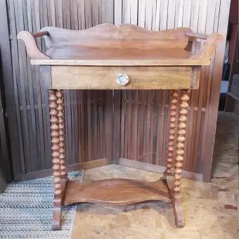 素朴なアンティークドライシンクメープルスピンドル脚とパイン材