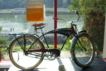 Výstava bicykla Black Phantom z 50. rokov 20. storočia v Carnegie Science Center