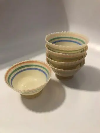 Macbeth Evans Cremax Pastel Band Dezertné misky s okvetným lístkom Sherbet