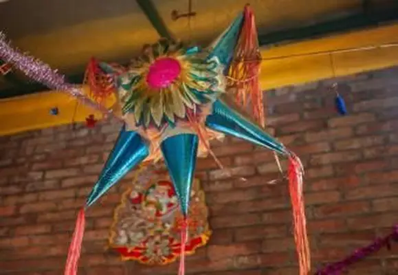 Stern-Weihnachts-Piñata