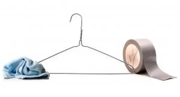 מעיל קולב, סמרטוטים ונייר דבק