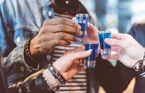 Zdjęcia z tłumu surferów