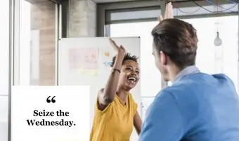 יום רביעי ציטוט שני עמיתים לעבודה high five