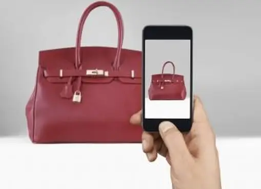 財布の写真を撮る