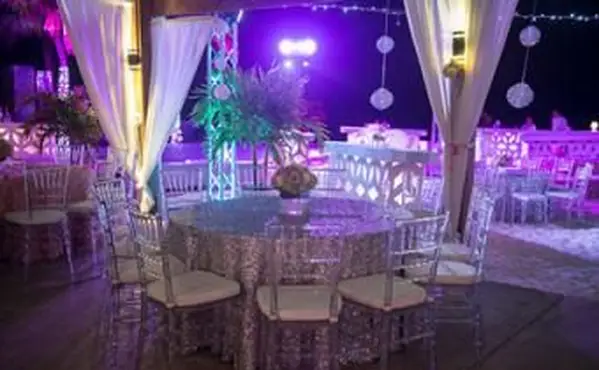 アルバの結婚披露宴