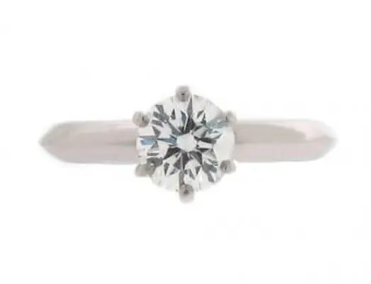 Diamantový zásnubný prsteň Tiffany v platine od spoločnosti Beladora Foto © Beladora