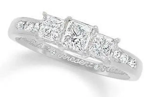 anillo de compromiso