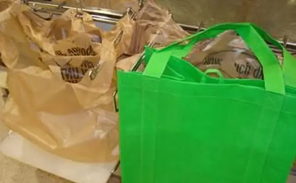 Riutilizza e ricicla i sacchetti della spesa