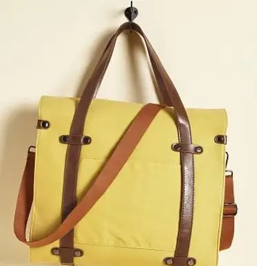 Tote del direttore del campo a Camel