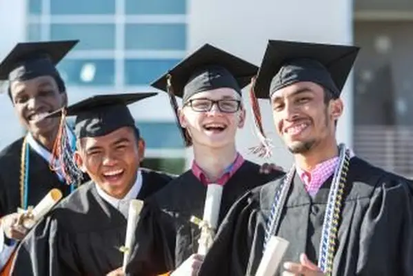 quattro amici che si laureano