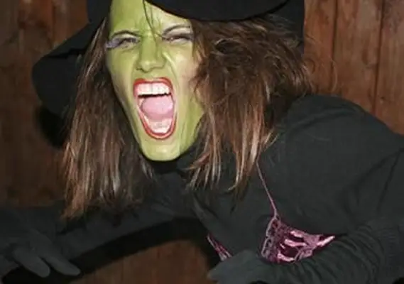 maquiagem de bruxa assustadora verde