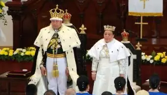 투포 6 세 왕과 나나시 파우 여왕