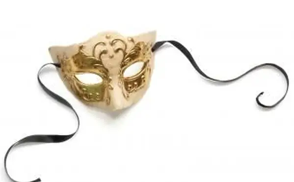 מסכת זהב דקורטיבית