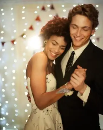 אורות המשמשים לתפאורה לנשף