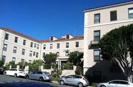 Presidio Gate Apartments widok z Lombard St.