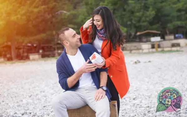 mulher surpreende o marido na praia