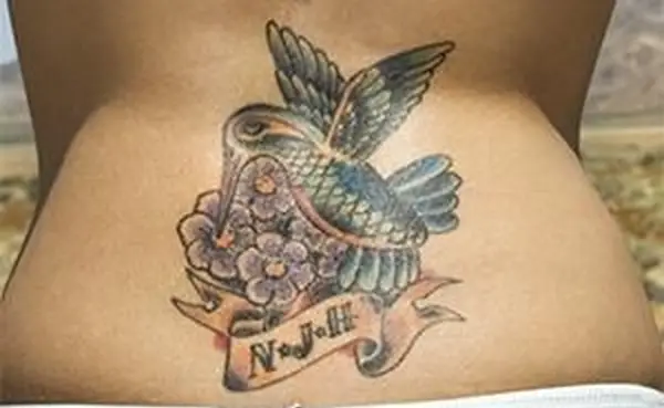 יונק הדבש קעקוע בגב התחתון