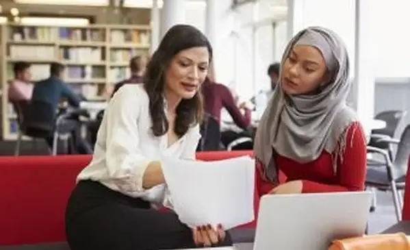 女子学生に見せている方針