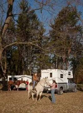 トラックキャンピングカー