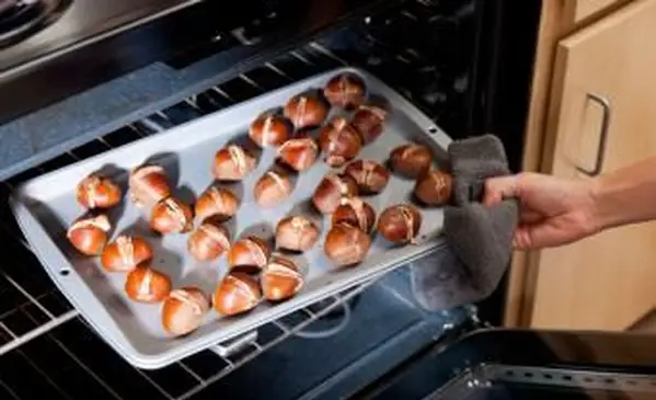 צליית ערמונים בתנור