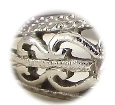 bague en filigrane gros plan