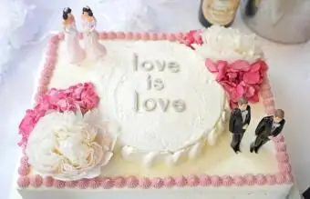 愛は愛のウエディングケーキです