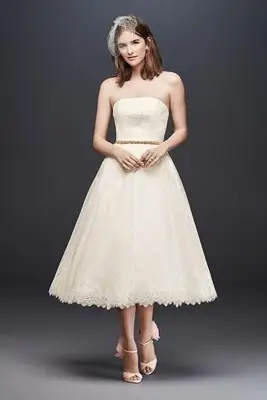 Robe de mariée longueur thé en tulle à pois avec dentelle