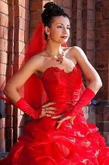 Vestido de novia rojo atrevido