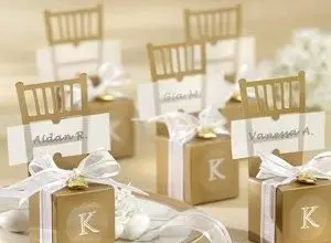 Cajas de regalos para sillas de boda en miniatura