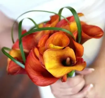 זר כלות קאלה שושן כתום וצהוב