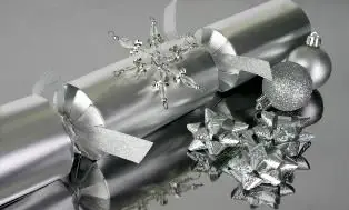 Lamina d'argento e ornamenti per realizzare bomboniere