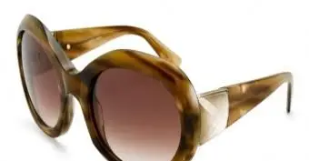 Par de óculos elegantes