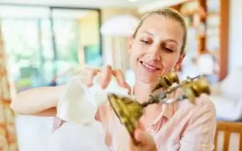 アンティーク真鍮をきれいにし、その美しさを保つ方法