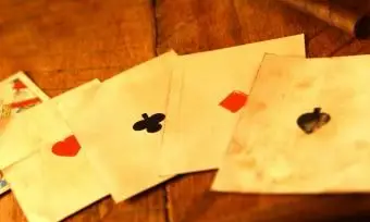 Types de cartes à jouer antiques, conseils d'évaluation et valeurs