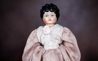 중국 머리를 가진 골동품 인형 가이드