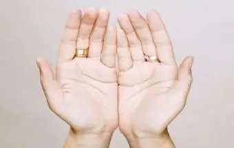 Linee di matrimonio che leggono le mani