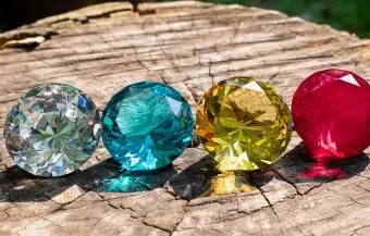 いて座の誕生石の名前と意味