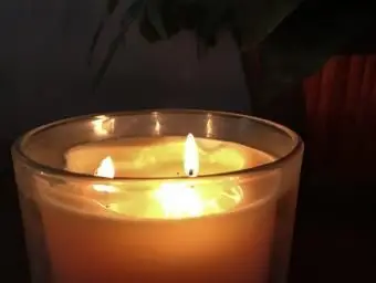 화이트 반 캔들 회사 개요