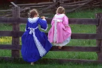 Vêtements pour enfants coloniaux