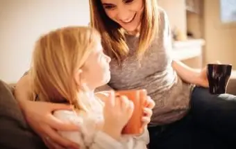 엄마와 딸 차를 마시는