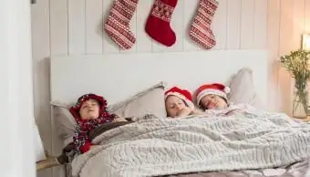 모든 연령대의 크리스마스 이브에 잠들기위한 팁