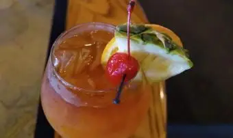 רום מתובל טרופי