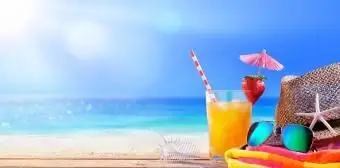 과일 주스로 만든 칵테일