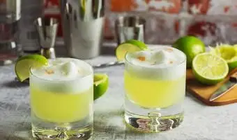 Pisco sour drinks