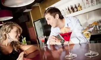 Die besten Drinks zum Bestellen an einer Bar für jeden Geschmack