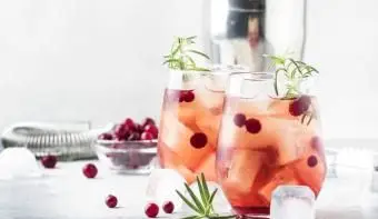 Prskavka s brusnicovým zázvorom